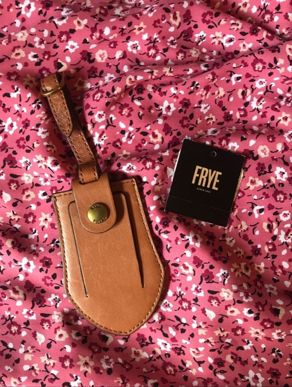 NWT Frye Tan Leather Luggage Tag with Brass Snap